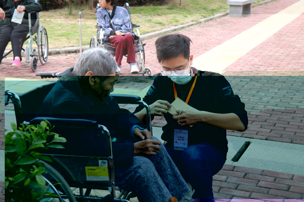 志願者傳遞賀卡