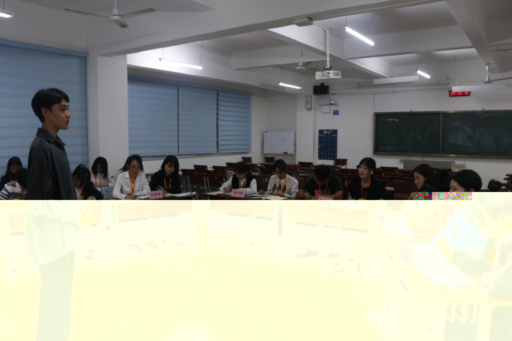 圖為自律會招新面試現場