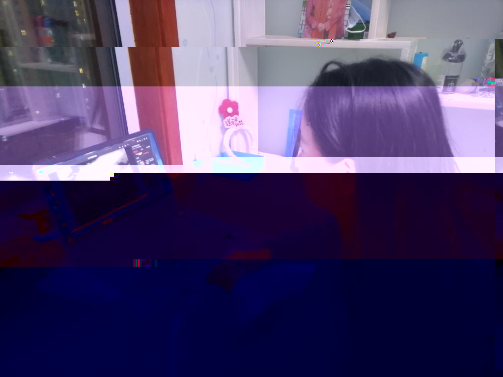 預備黨員趙娟觀看電影《永不消逝的電波》
