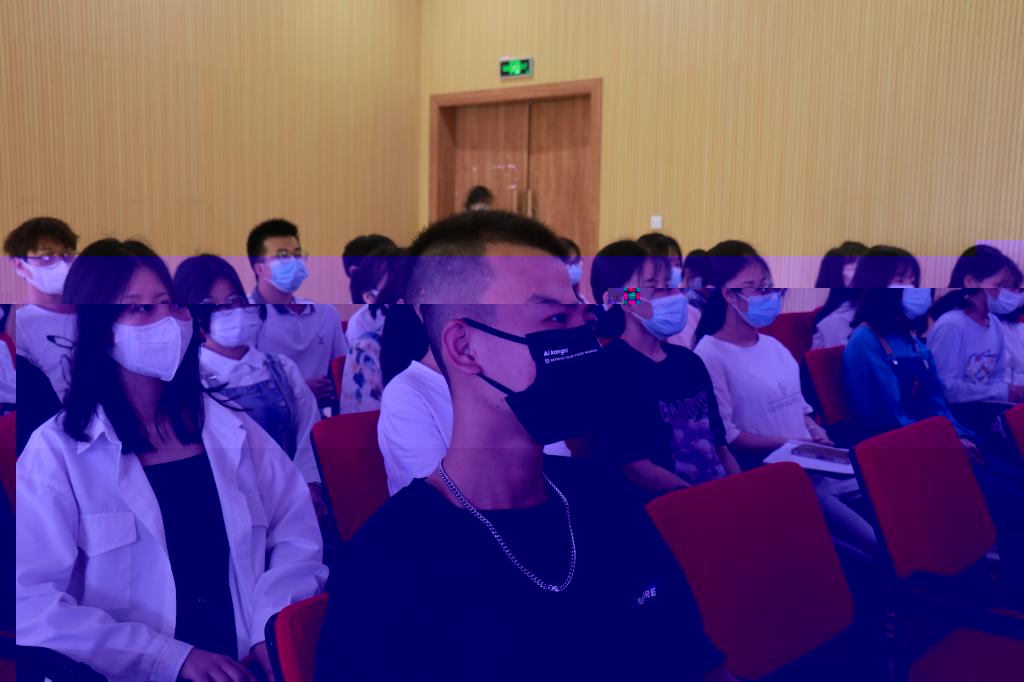 活動現場認真聽課的學員