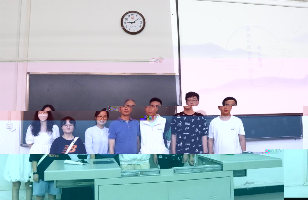 老師與學生合照(左四為胡慶生館長)