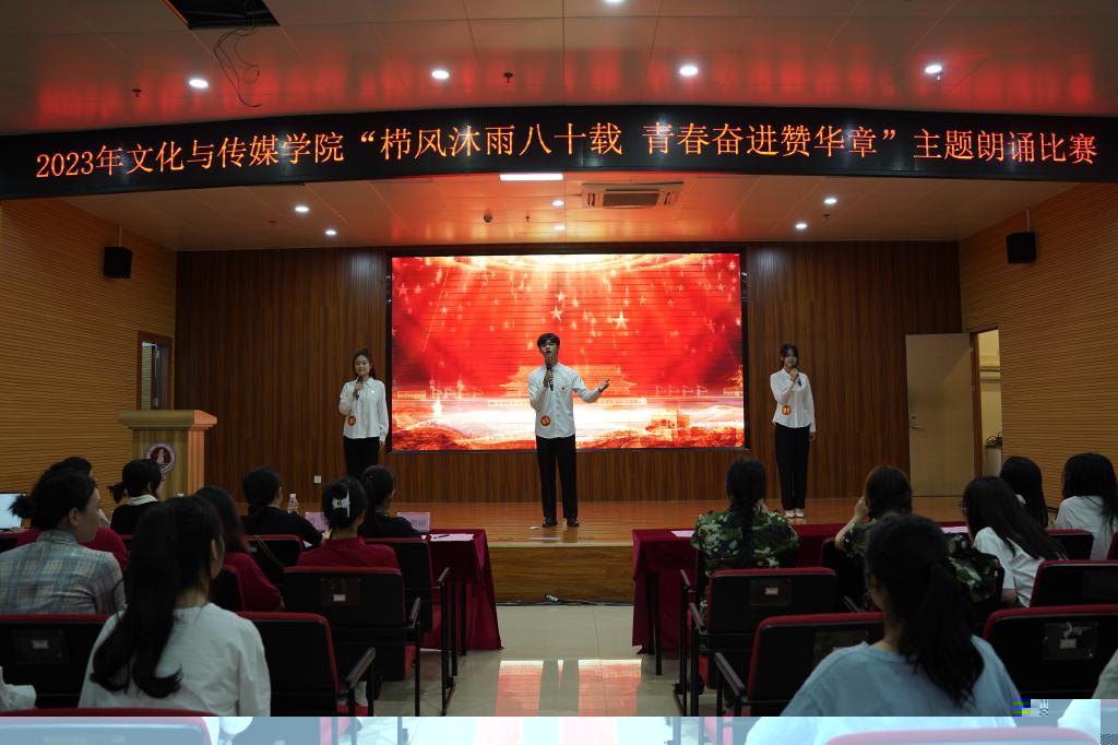 圖為參賽選手朗誦