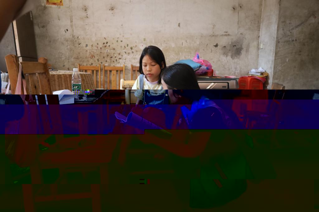 推普成員給小朋友講解