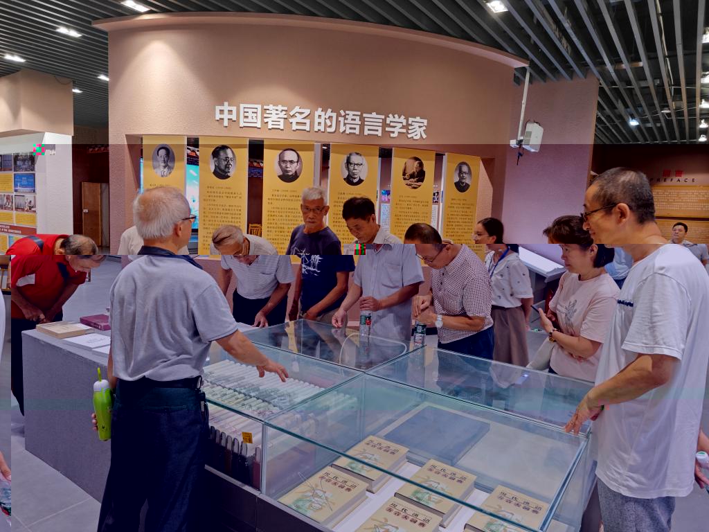 教師們參觀語言文化博物館