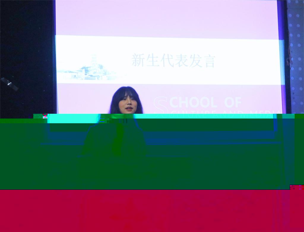圖為新生代表發言