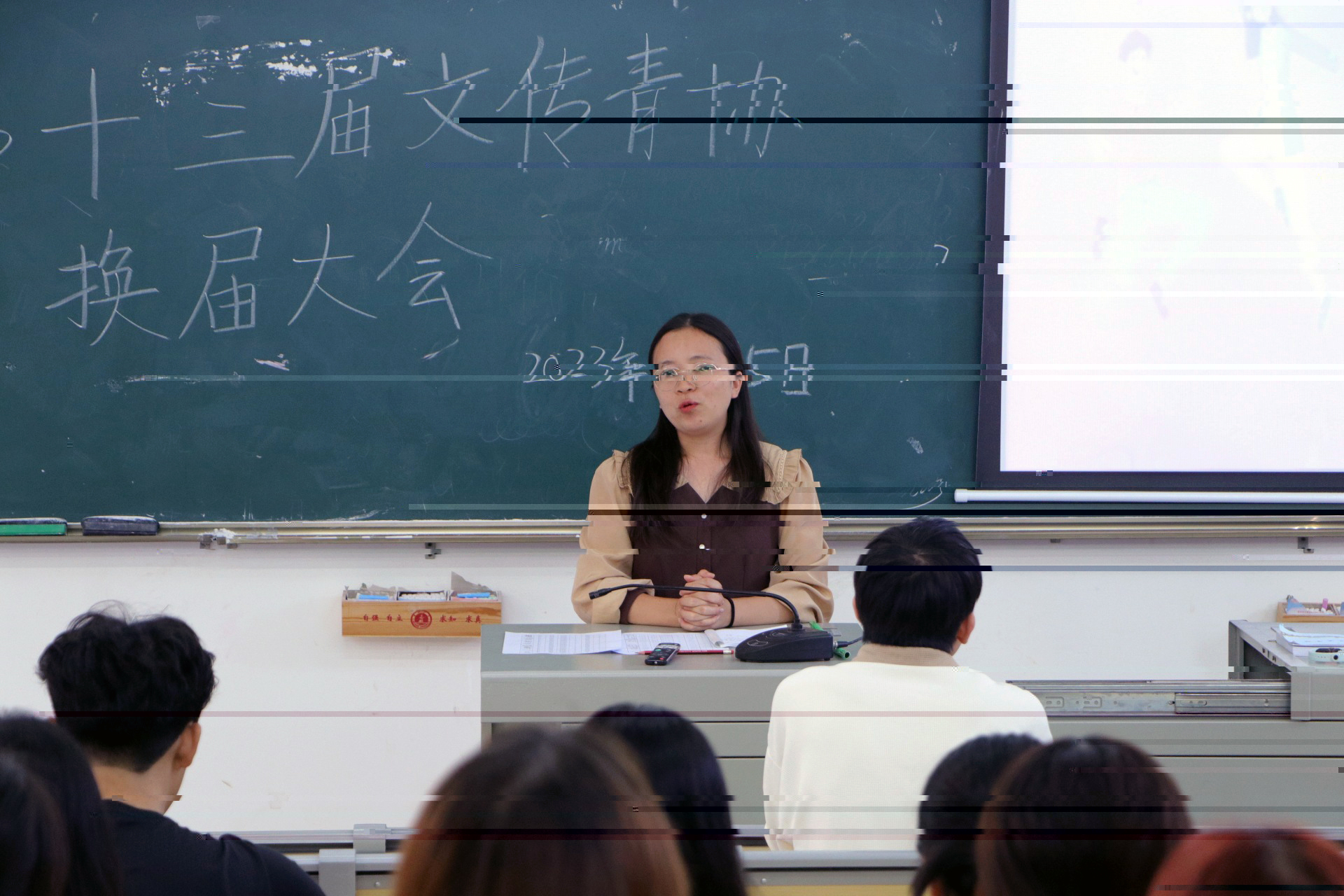 圖為青協指導老師趙亞先發言